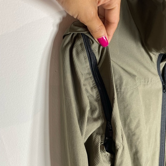 Men's convertible Lightweight Olive Jacket - Picture 2 of 4